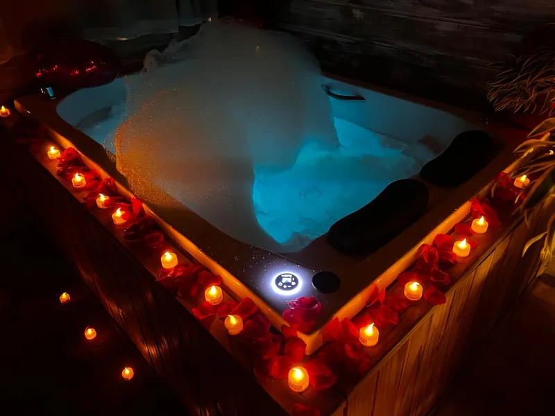 Hidromassagem com cromoterapia e iluminação de velas