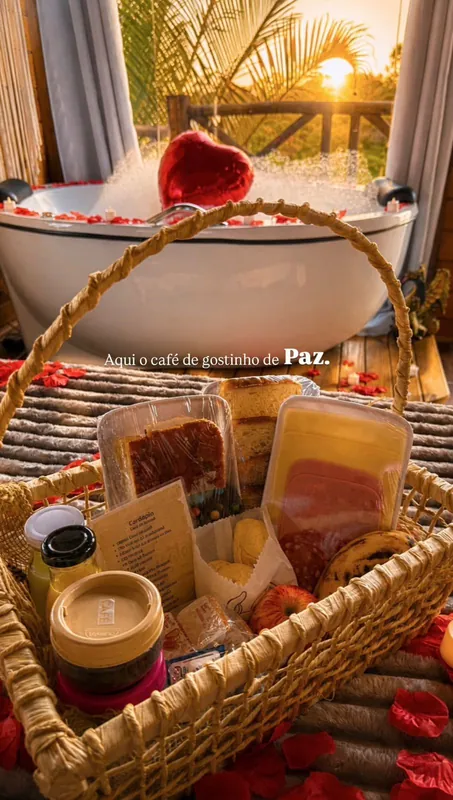Café da manhã com vista para a cama decorada