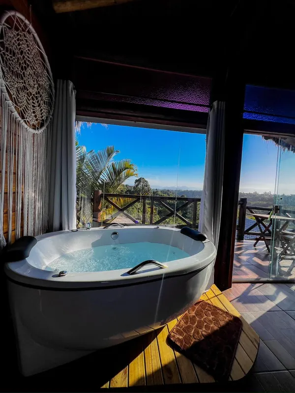 Hidromassagem com vista para a natureza