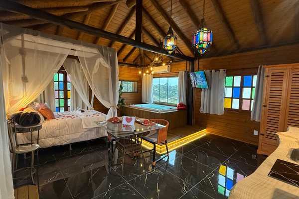 Chalé Boutique dos Sonhos com cama com dossel e cozinha americana | Praia do Rosa